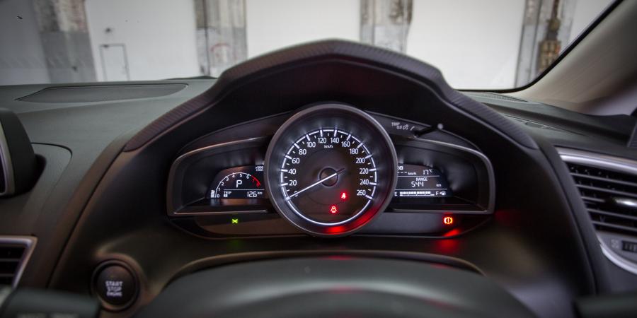Панель приборов Mazda3 Neo Hatchback 2016 года  (AU) (фото 8 из 12)